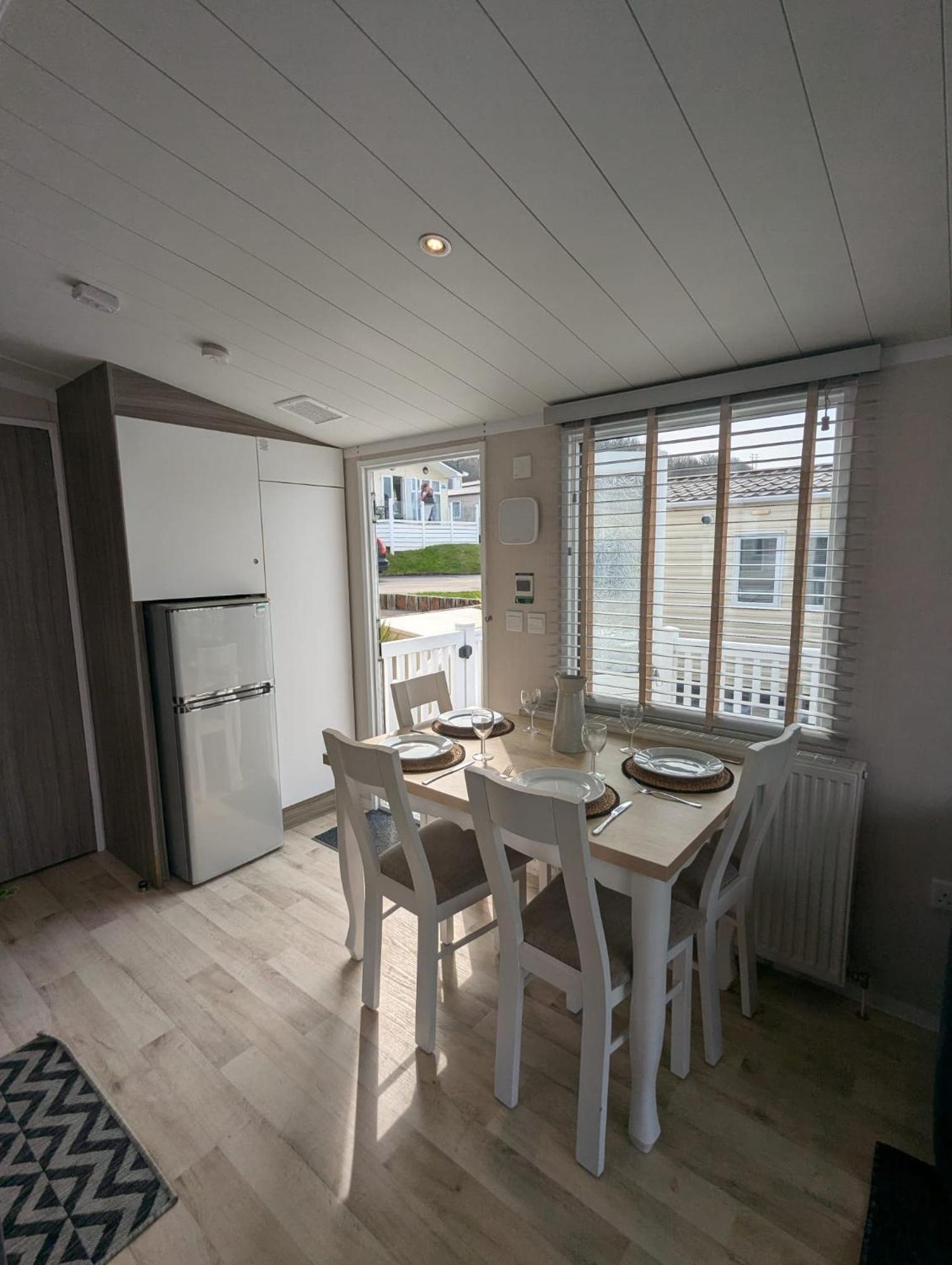 Beautifully Presented Dog Friendly Caravan On Very Popular Littlesea Holiday Haven Park Weymouth Wyke Regis Exterior foto