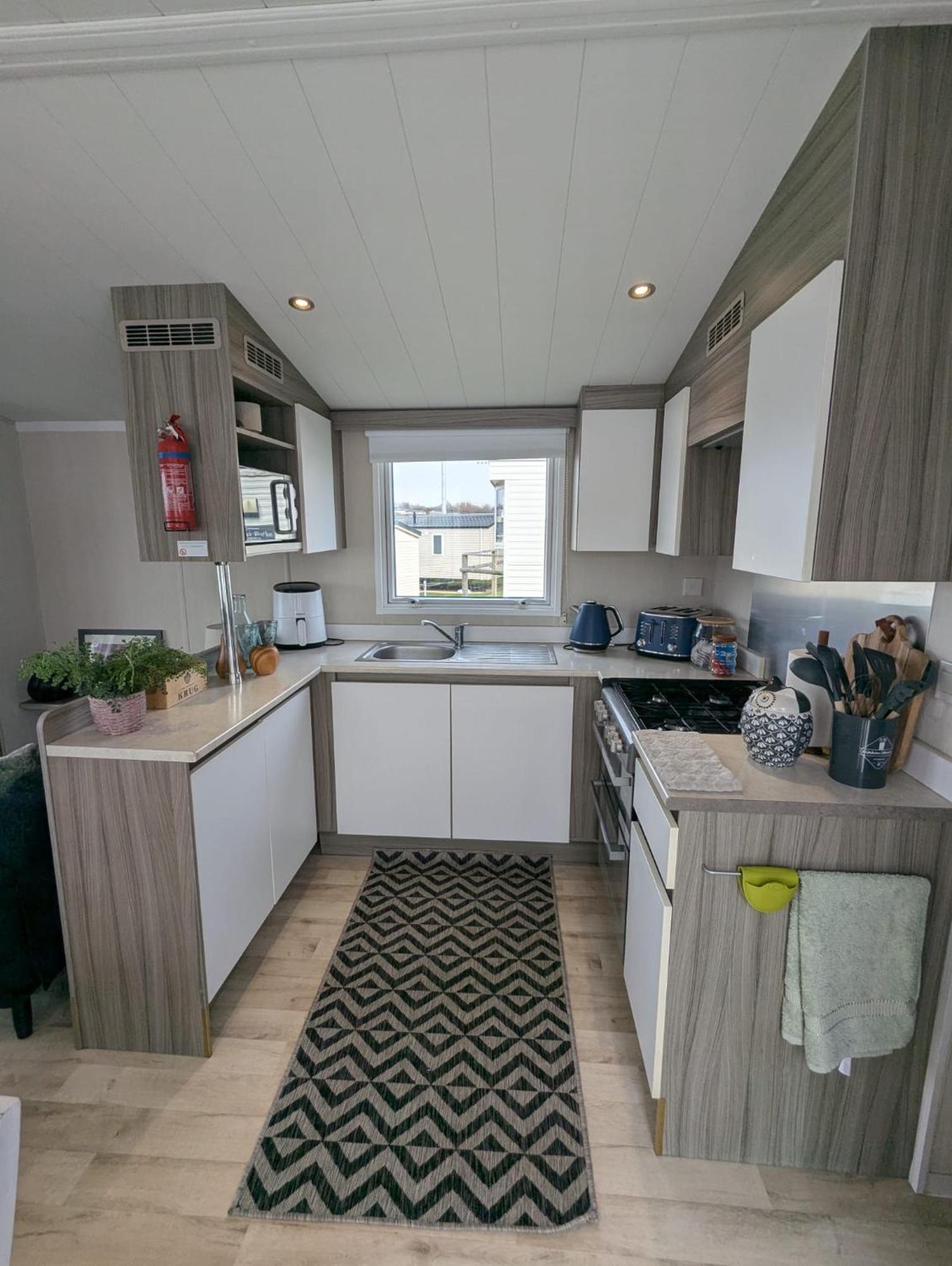 Beautifully Presented Dog Friendly Caravan On Very Popular Littlesea Holiday Haven Park Weymouth Wyke Regis Exterior foto