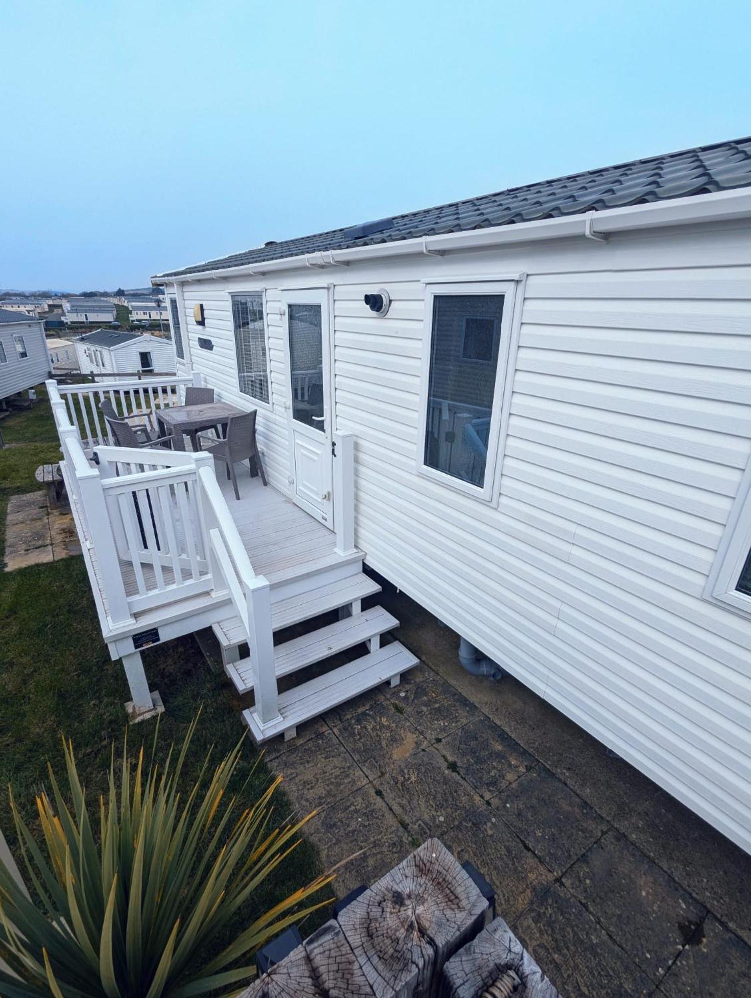 Beautifully Presented Dog Friendly Caravan On Very Popular Littlesea Holiday Haven Park Weymouth Wyke Regis Exterior foto